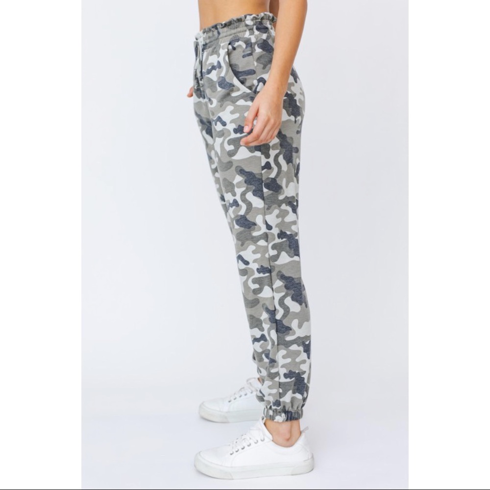 ATTENTION CAMO PAPERBAG JOGGERS - Picture 2 of 5